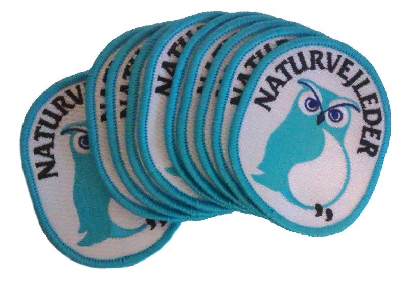 Broderede mærker med naturvejleder-ugle-motiv